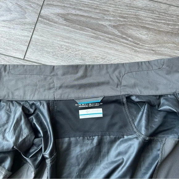 Columbia  Lightweight Stretchy Windbreaker Jacket - Picture 5 of 13